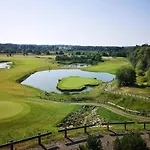 National Golf Apartment *