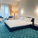National Golf Apartment *