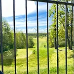 National Golf Apartment